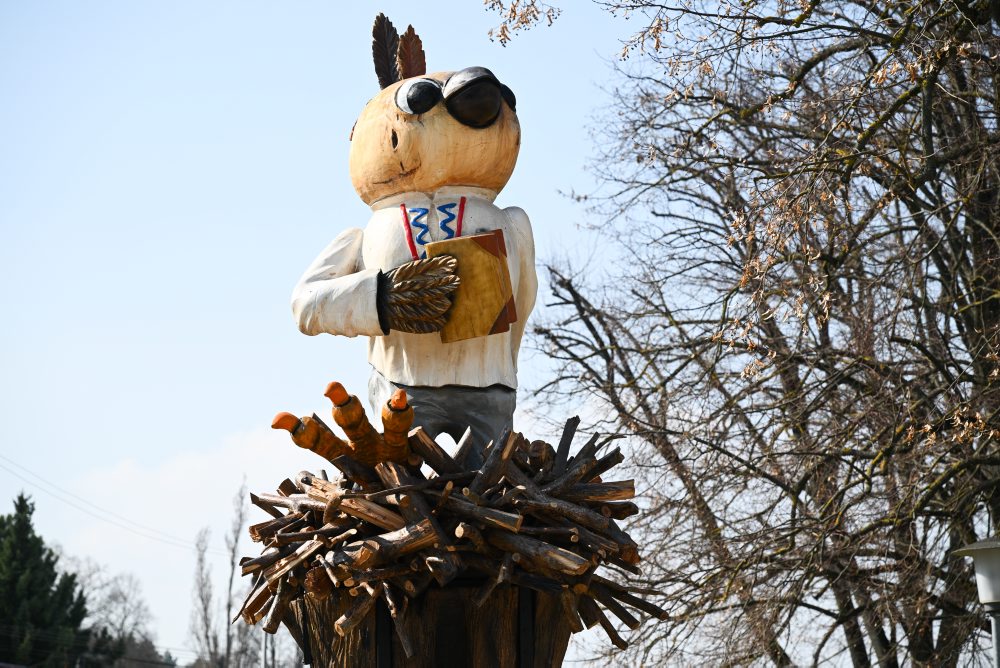 Socha vrabčiaka Čima v Bzinciach pod Javorinou