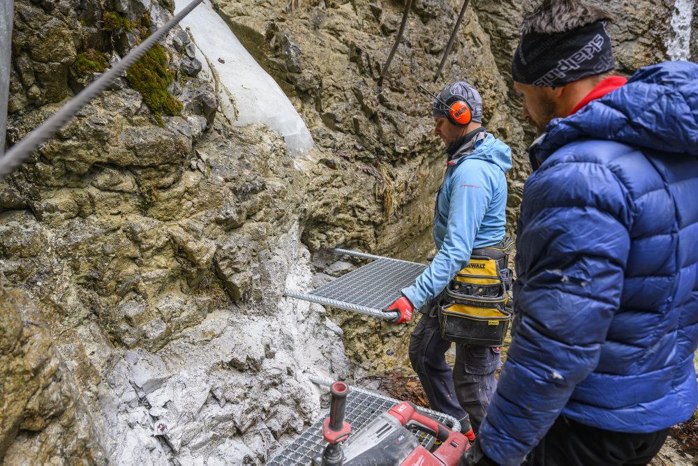 Výmena rebríkov a stupačiek v rokline Suchá Belá pri Misových vodopádoch v Slovenskom raji