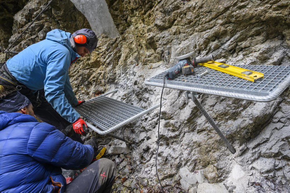 Výmena rebríkov a stupačiek v rokline Suchá Belá pri Misových vodopádoch v Slovenskom raji