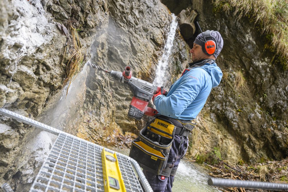Výmena rebríkov a stupačiek v rokline Suchá Belá pri Misových vodopádoch v Slovenskom raji