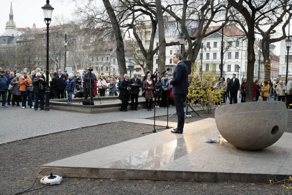 Spomienka na Sviečkovú manifestáciu z 25. marca 1988 v Bratislave    