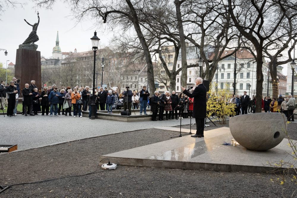 Spomienka na Sviečkovú manifestáciu z 25. marca 1988 v Bratislave    
