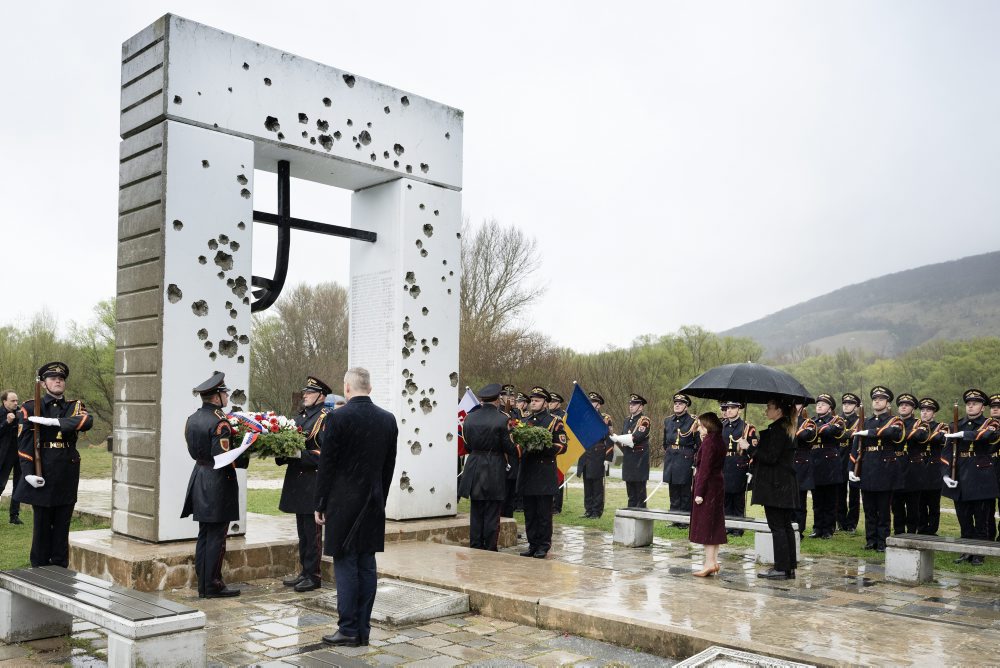 Prezident SR Peter Pellegrini s prezidentkou Moldavskej republiky Maiou Sanduovou položili vence k pamätníku Brána slobody na Devíne