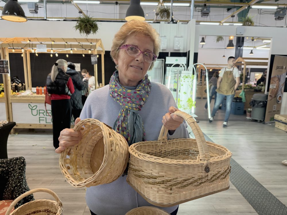 Mária Hricová z Lady vyrába originálne košíky z ratanu