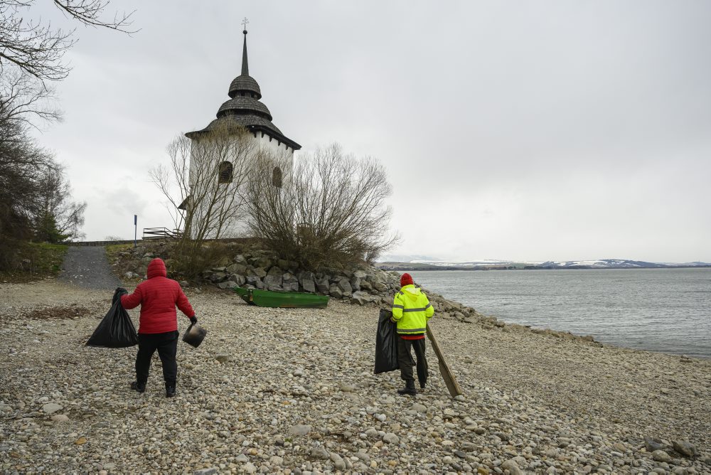 Zber odpadkov na dne priehrady Liptovská Mara