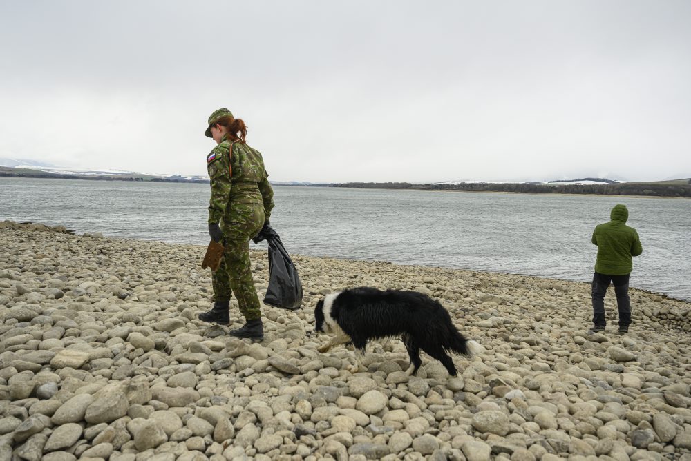 Zber odpadkov na dne priehrady Liptovská Mara