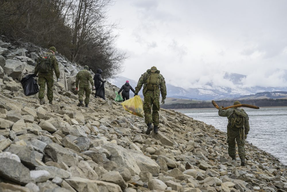 Zber odpadkov na dne priehrady Liptovská Mara