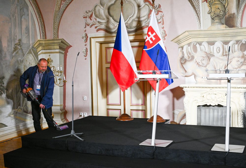 Spoločné zasadnutie vlád ČR a SR na zámku Nová Horka  