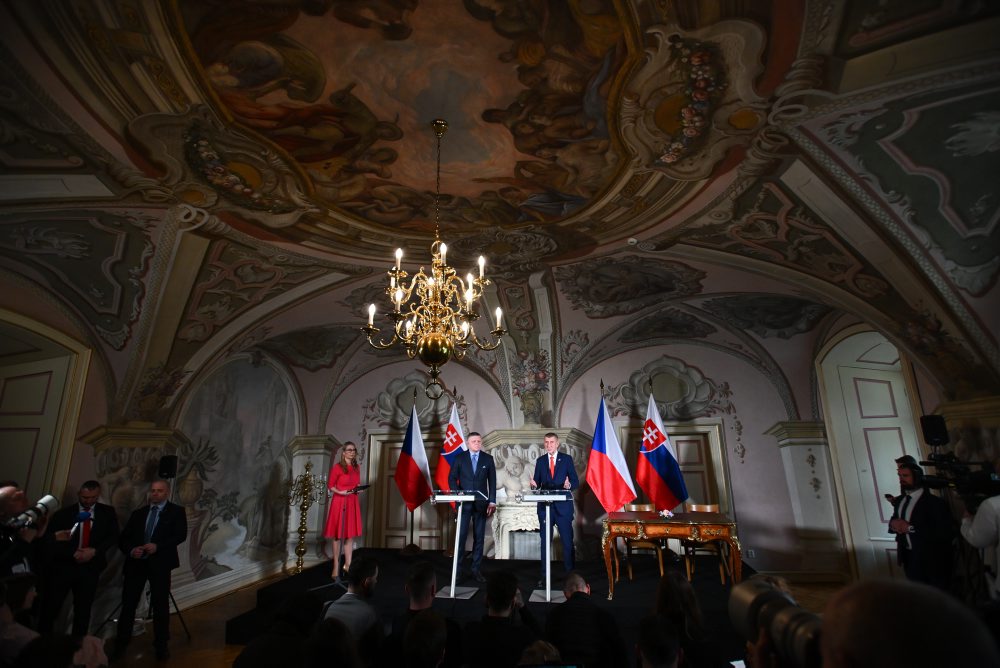 Spoločné zasadnutie vlád ČR a SR na zámku Nová Horka  