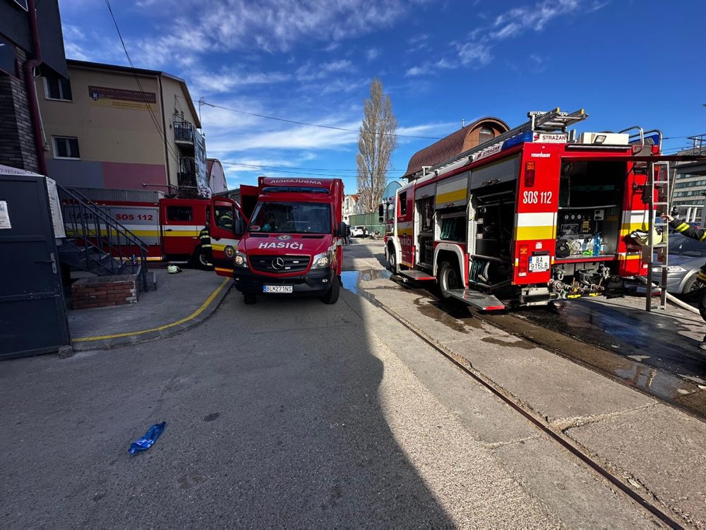 Požiar skladu na ulici Stará Vajnorská v Bratislave
