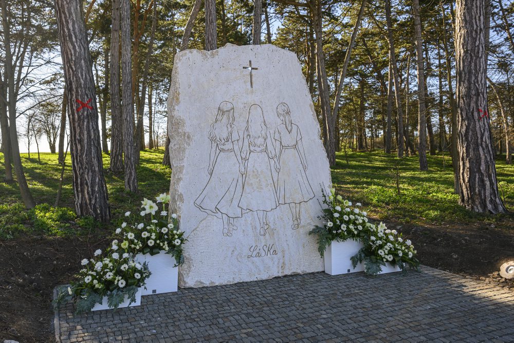 Spišské Podhradie: Tri obete tragédie spred dvoch rokov pripomína pamätník
