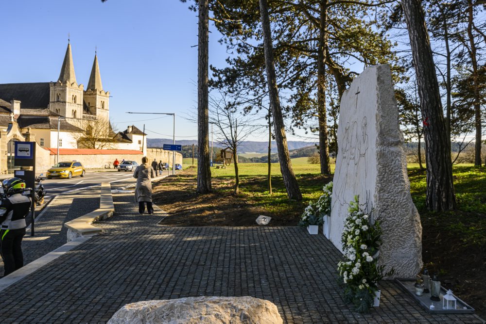 Spišské Podhradie: Tri obete tragédie spred dvoch rokov pripomína pamätník