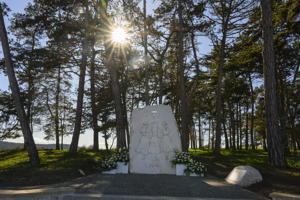 Spišské Podhradie: Tri obete tragédie spred dvoch rokov pripomína pamätník