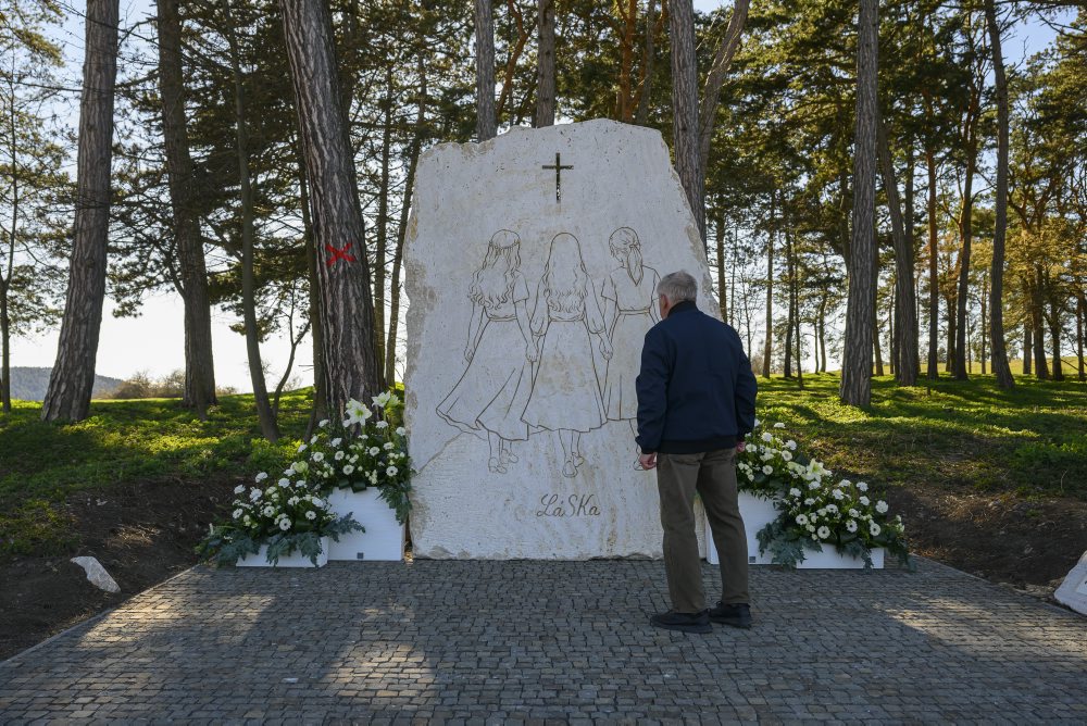 Spišské Podhradie: Tri obete tragédie spred dvoch rokov pripomína pamätník
