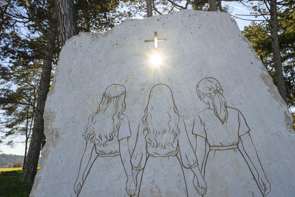 Spišské Podhradie: Tri obete tragédie spred dvoch rokov pripomína pamätník