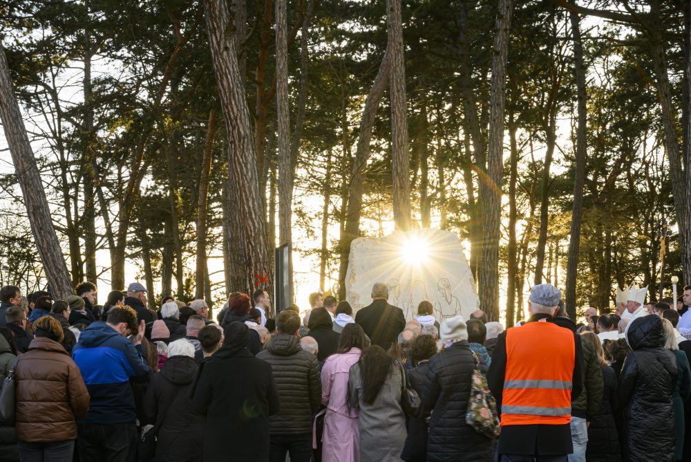 Spišské Podhradie: Tri obete tragédie spred dvoch rokov pripomína pamätník