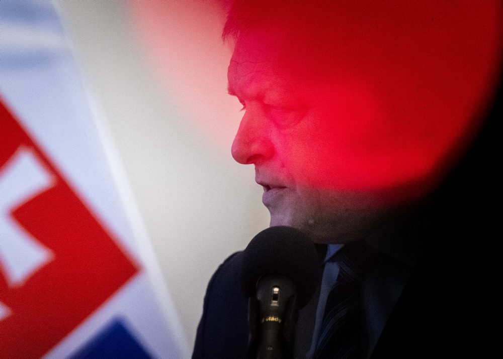 Premiér po 136. schôdze vlády SR: Stav ropnej núdze trvá, naftu však možno exportovať  