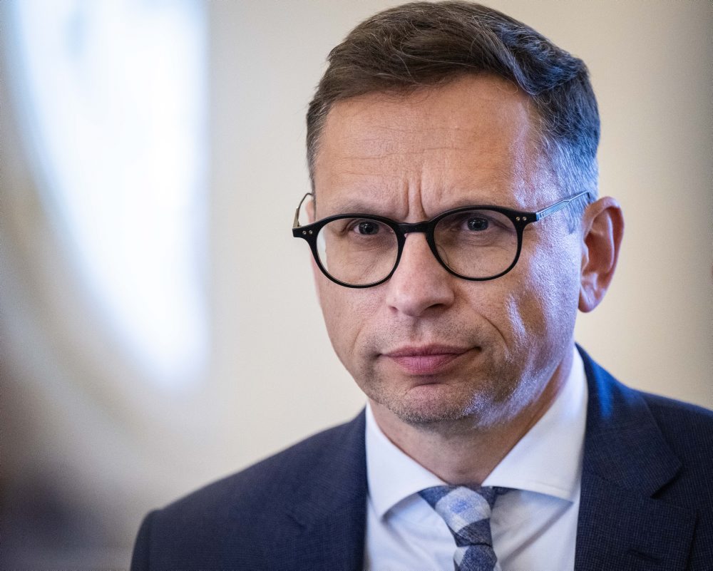 Premiér po 136. schôdze vlády SR: Stav ropnej núdze trvá, naftu však možno exportovať  