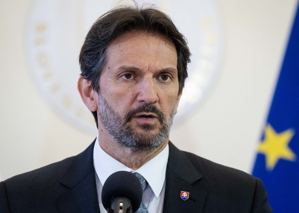 Premiér po 136. schôdze vlády SR: Stav ropnej núdze trvá, naftu však možno exportovať  