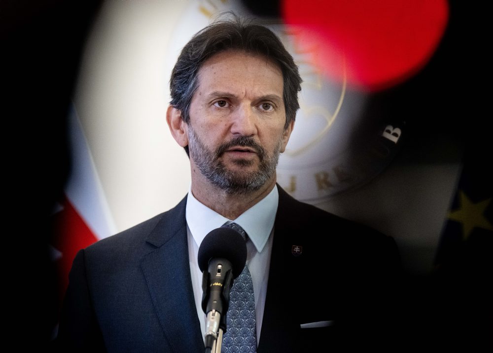 Premiér po 136. schôdze vlády SR: Stav ropnej núdze trvá, naftu však možno exportovať  