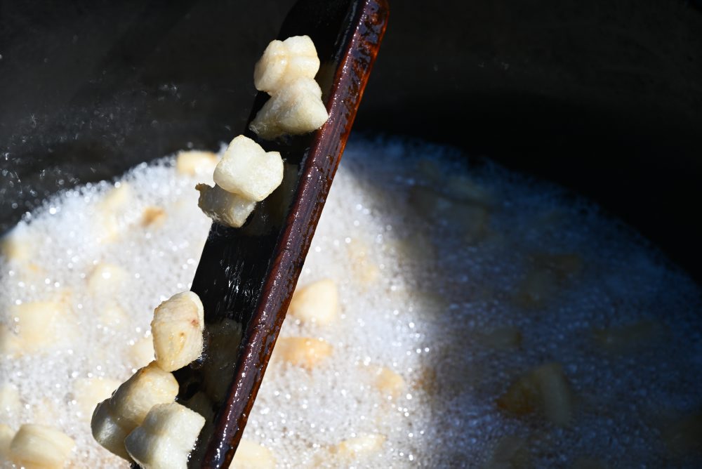 Súťaž vo škvarení oškvarkov v Turej Lúke