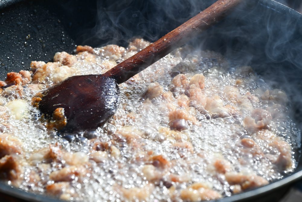 Súťaž vo škvarení oškvarkov v Turej Lúke