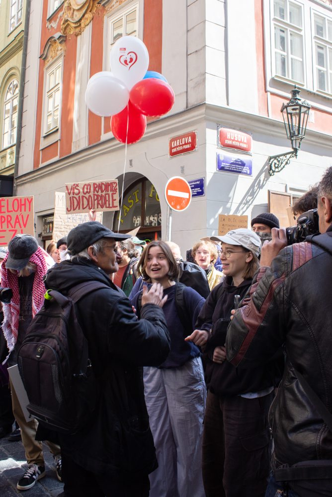 V Prahe sa zišli priaznivci aj odporcovia Hnutia Za život,dozerá na nich polícia