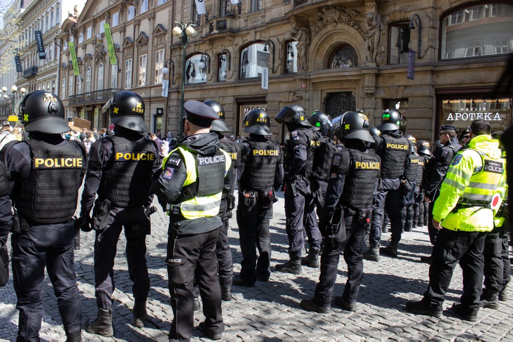 V Prahe sa zišli priaznivci aj odporcovia Hnutia Za život,dozerá na nich polícia