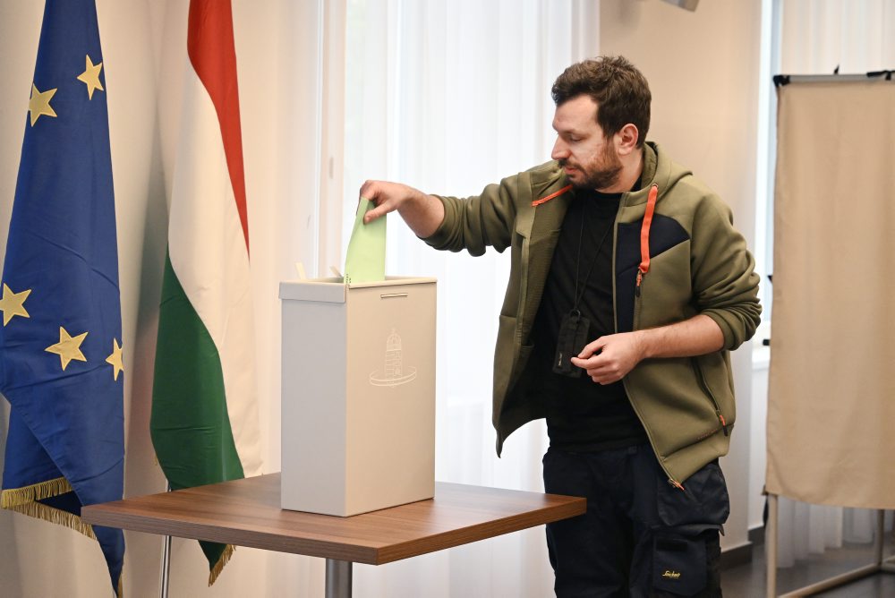 Volebná miestnosť na veľvyslanectve Maďarska v Slovenskej republike 