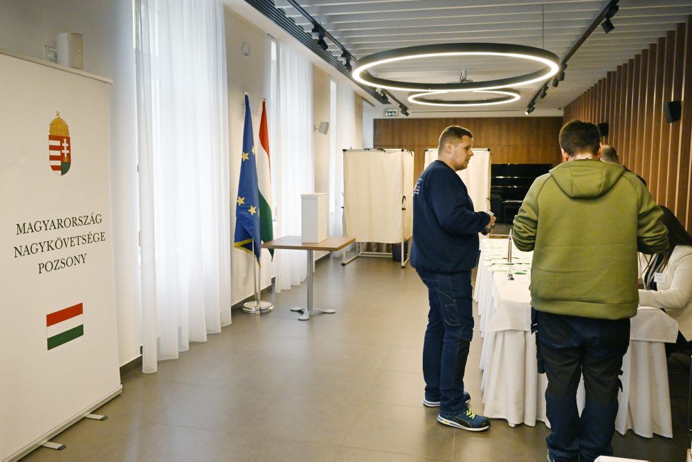 Volebná miestnosť na veľvyslanectve Maďarska v Slovenskej republike 