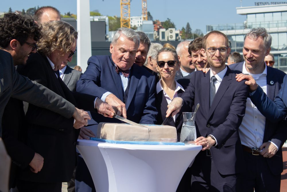 Dvorecký most nad riekou Vltava v Prahe