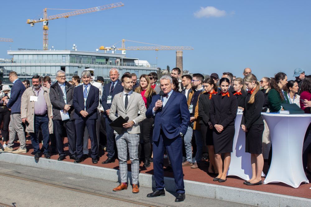 Dvorecký most nad riekou Vltava v Prahe