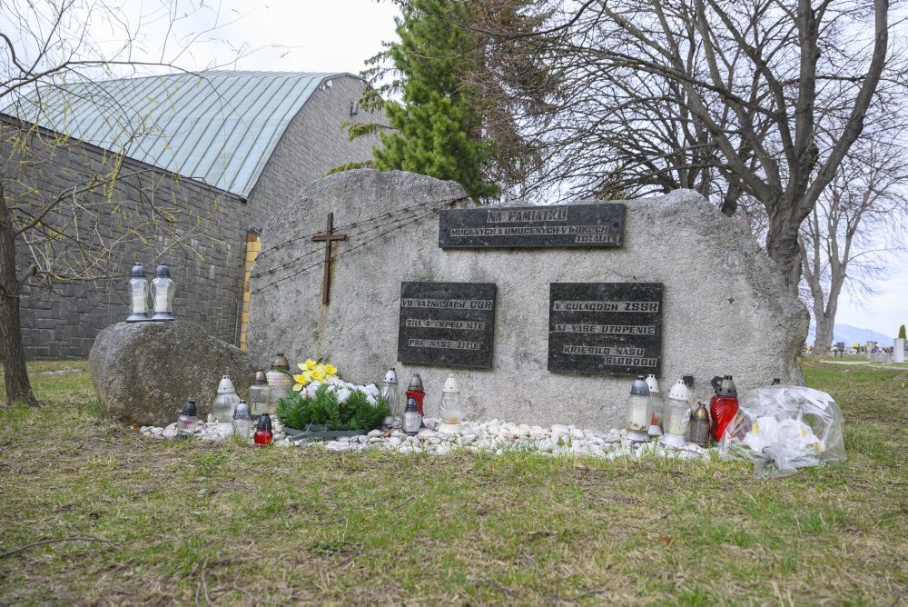 Barbarská noc - pietna spomienka na cintoríne v Poprade-Veľkej