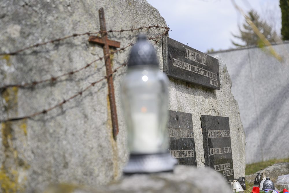 Barbarská noc - pietna spomienka na cintoríne v Poprade-Veľkej