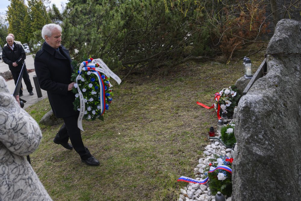 Barbarská noc - pietna spomienka na cintoríne v Poprade-Veľkej