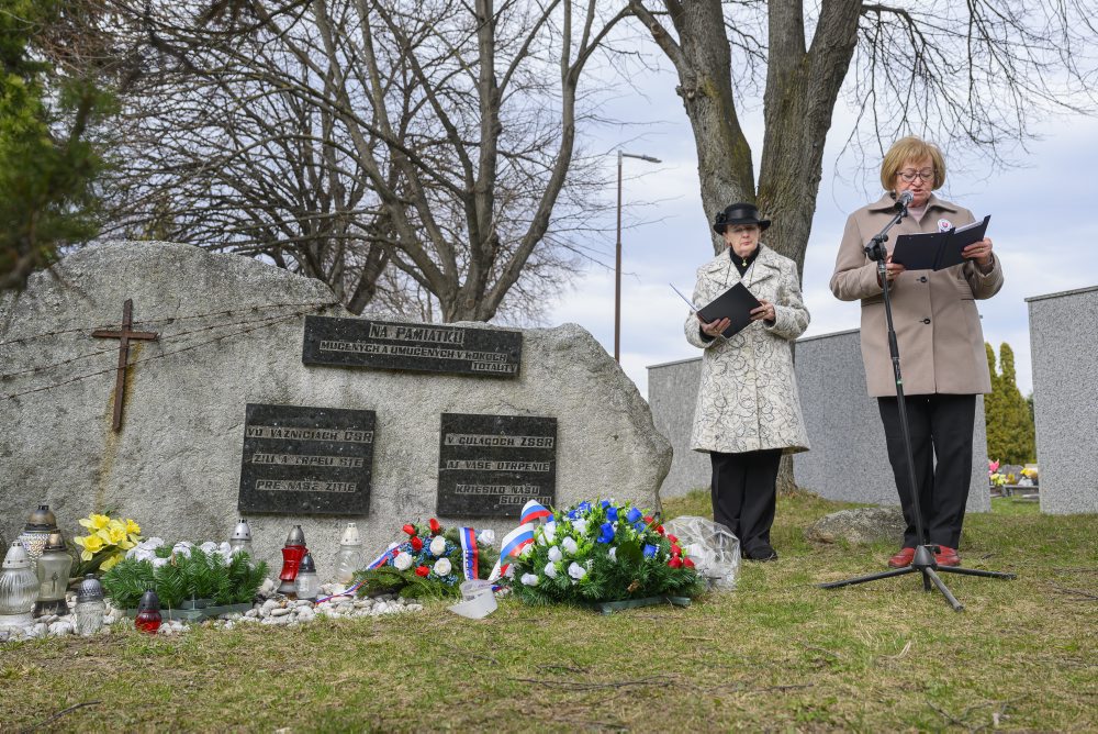 Barbarská noc - pietna spomienka na cintoríne v Poprade-Veľkej