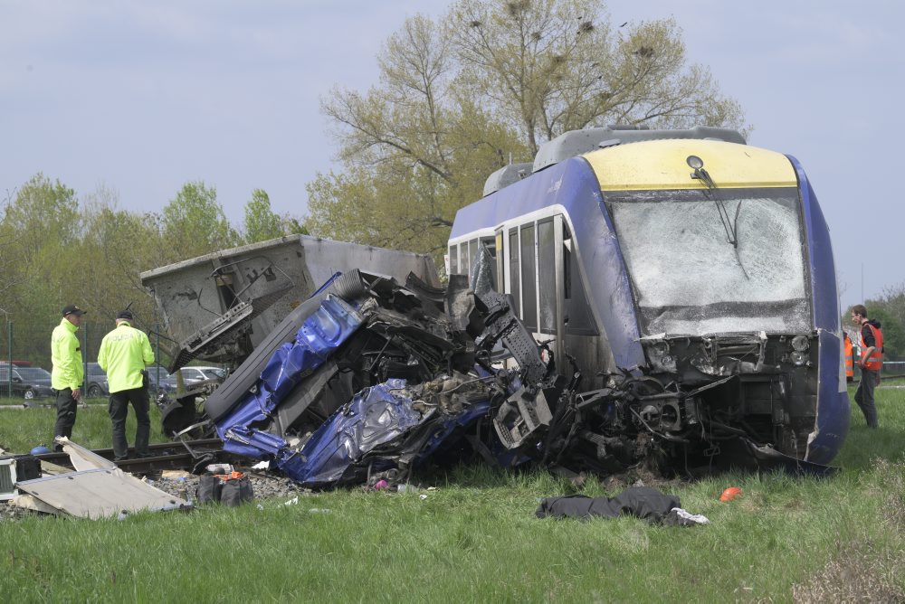 Dopravná nehoda vlaku s kamiónom v Dunajskej Strede