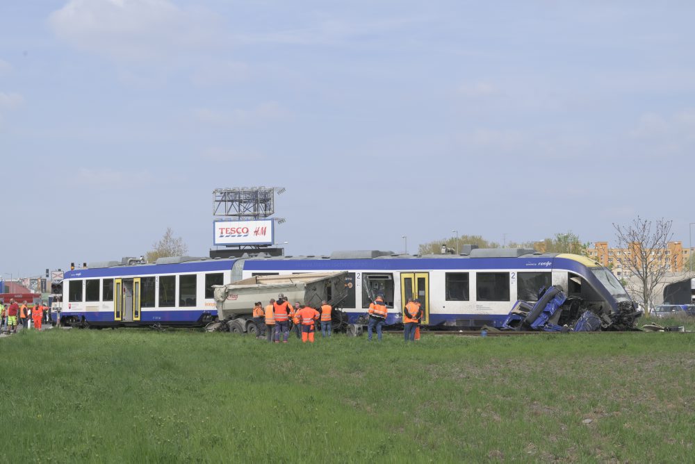 Dopravná nehoda vlaku s kamiónom v Dunajskej Strede