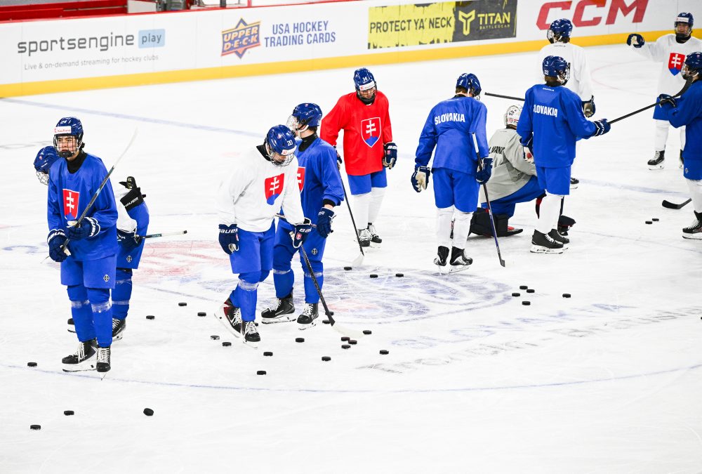 Tréning hokejistov reprezentácie SR do 18 v Trenčíne