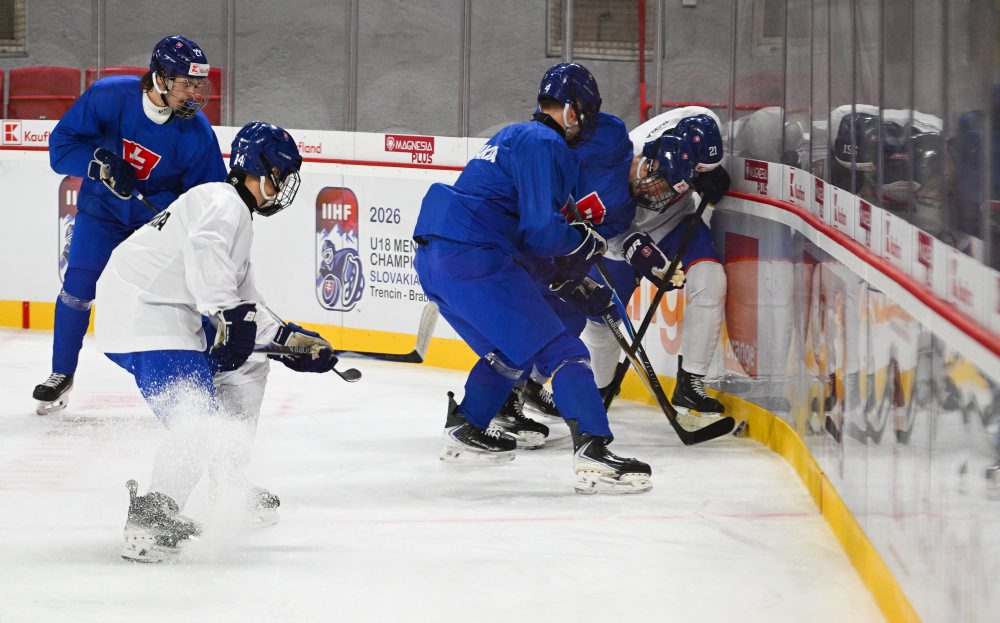 Tréning hokejistov reprezentácie SR do 18 v Trenčíne