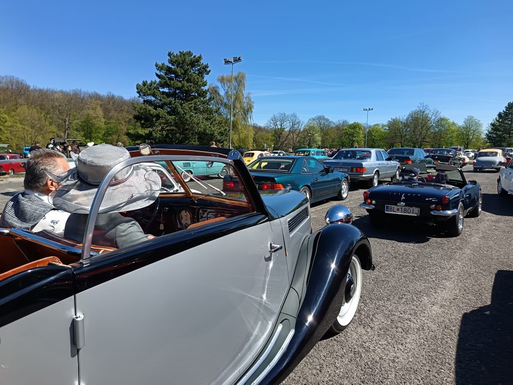 Štart veteránskej sezóny pri hrade Červený Kameň