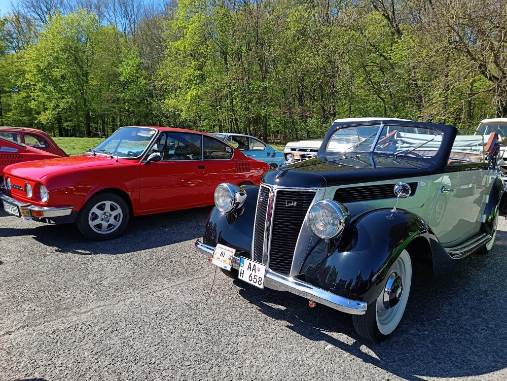 Štart veteránskej sezóny pri hrade Červený Kameň