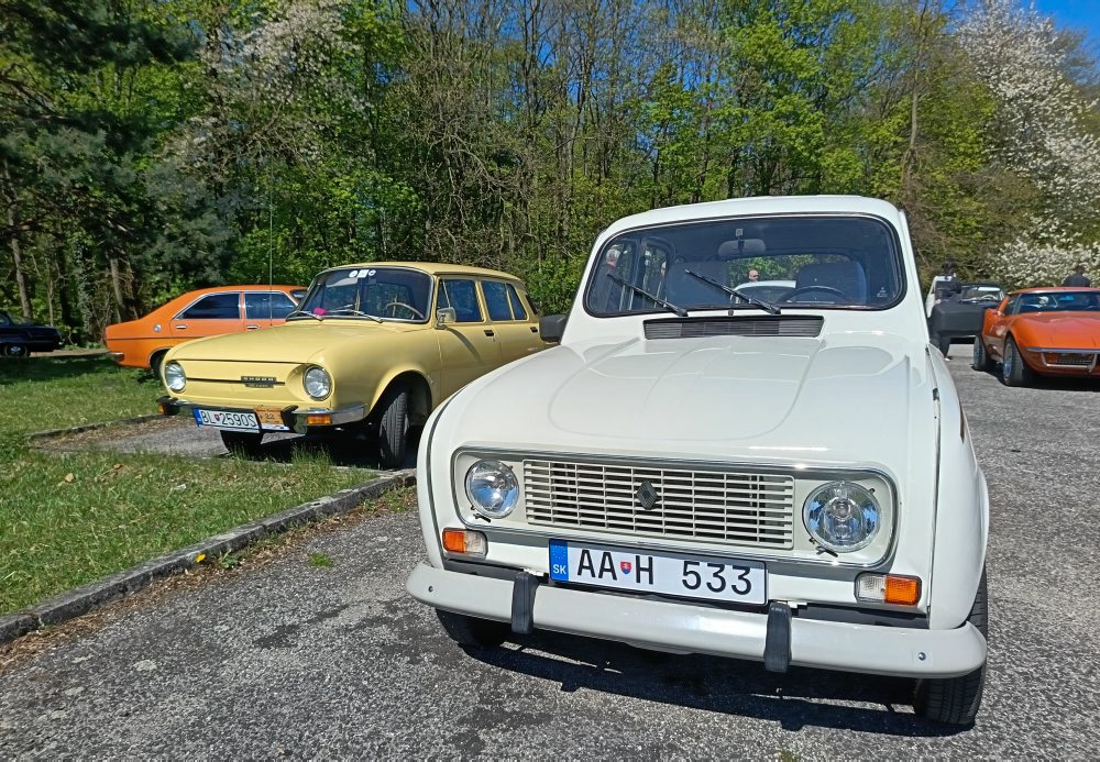 Štart veteránskej sezóny pri hrade Červený Kameň