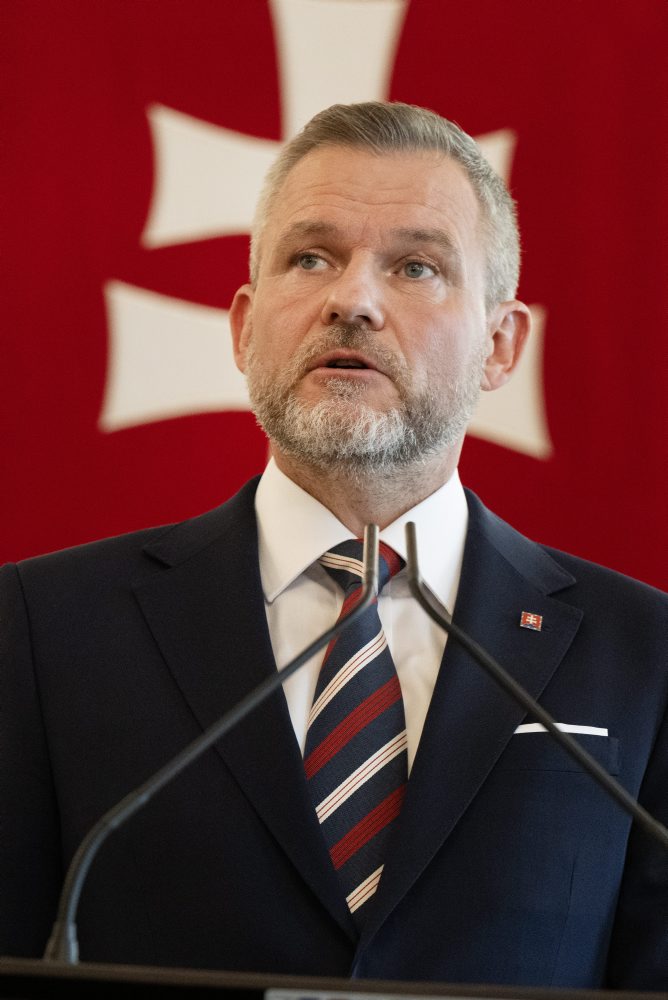 PREZIDENT VYHLÁSI REFERENDUM S DVOMI OTÁZKAMI NA 4. JÚLA