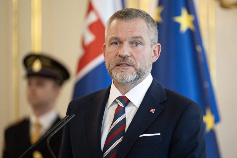 PREZIDENT VYHLÁSI REFERENDUM S DVOMI OTÁZKAMI NA 4. JÚLA