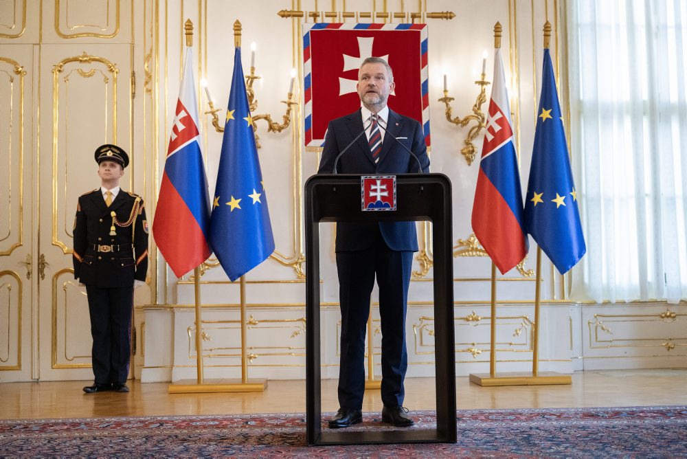 PREZIDENT VYHLÁSI REFERENDUM S DVOMI OTÁZKAMI NA 4. JÚLA