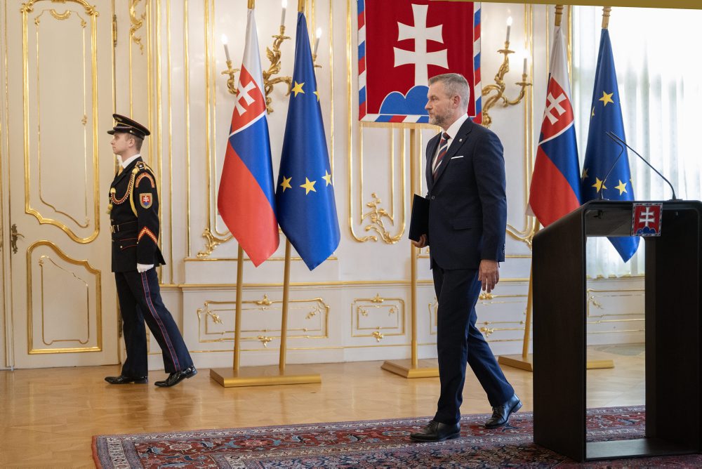 PREZIDENT VYHLÁSI REFERENDUM S DVOMI OTÁZKAMI NA 4. JÚLA