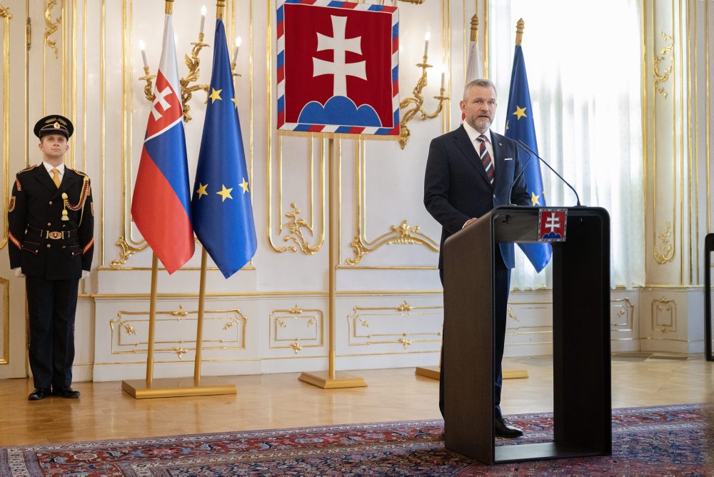 PREZIDENT VYHLÁSI REFERENDUM S DVOMI OTÁZKAMI NA 4. JÚLA