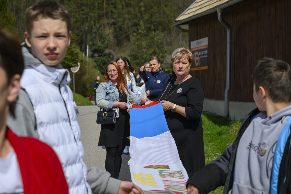 V obci Vítkovce vytvorili rekordne dlhú komunitnú reťaz, meria 736 metrov