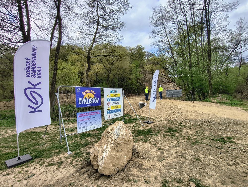 KSK začal s výstavbou cyklochodníka s galériou vedľa rieky Hornád 